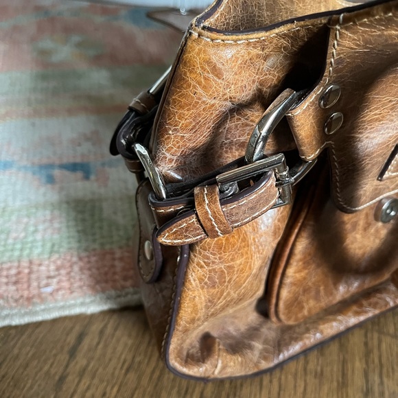 Distressed leather handbag - Picture 3 of 4